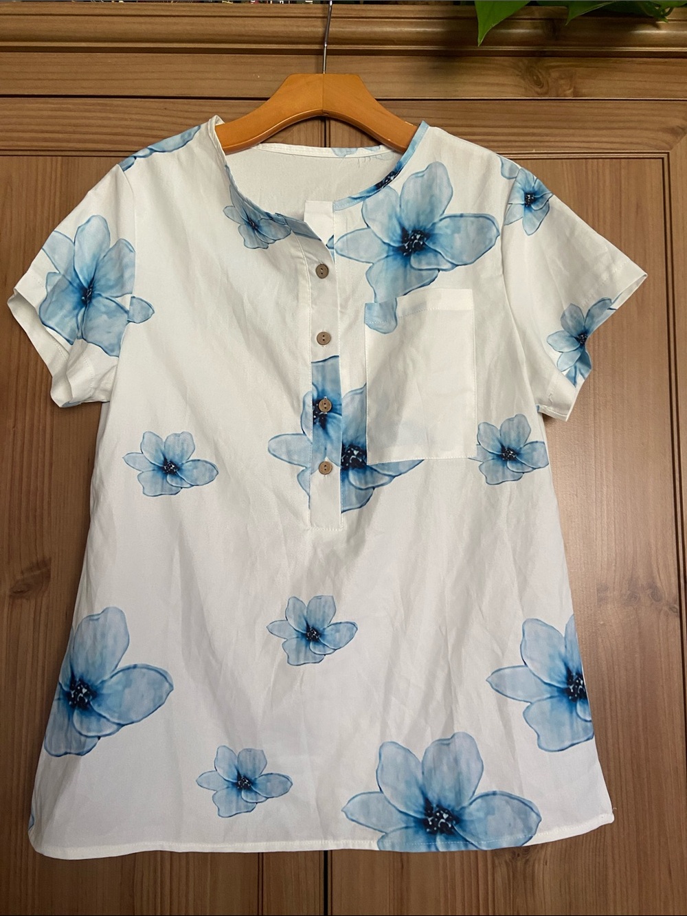 Women’s White Tunic Top with Blue Floral Hibiscus Hawaiian Print M Brand New